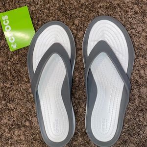 Womens Croc flip flops 🩴 great condition, worn once! Smoke free home✨